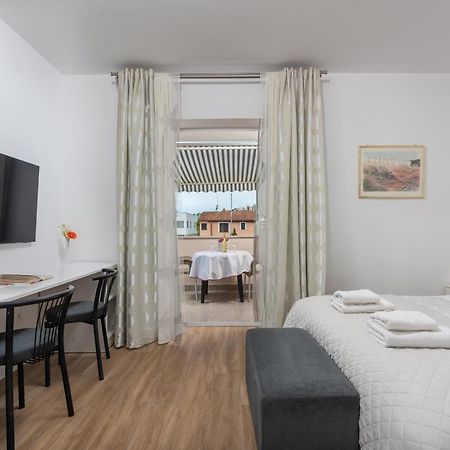 Apartments Viktor Poreč Extérieur photo