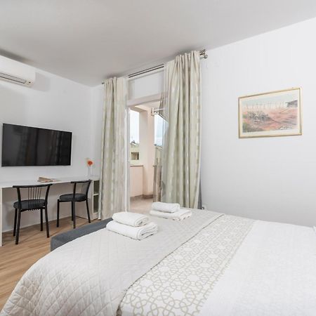 Apartments Viktor Poreč Extérieur photo
